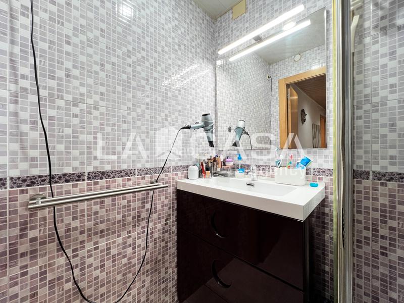Foto b7d2948d-f73c-479f-90dc-5b14e0f88e0b. Appartamento in Artigues Badalona