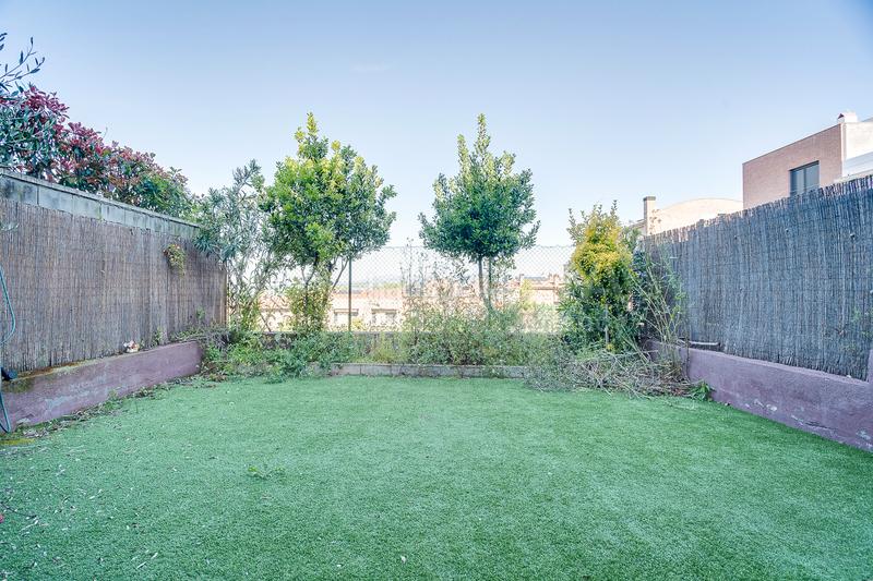Foto 0c130a60-e29e-435e-92a3-66ad45cf20c5. Semi detached house with heating parking in Font Verda Granollers