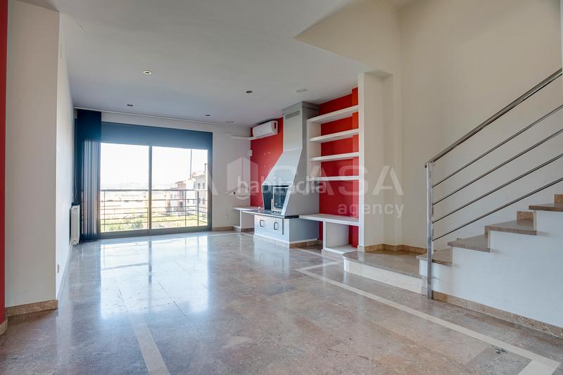 Foto 39d8b76b-508d-4e84-9d7d-b34a30019f8b. Semi detached house with heating parking in Font Verda Granollers