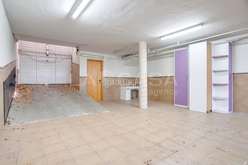 Foto 3ac2165e-127f-4bcf-882c-519d7ce1d9bd. Semi detached house with heating parking in Font Verda Granollers