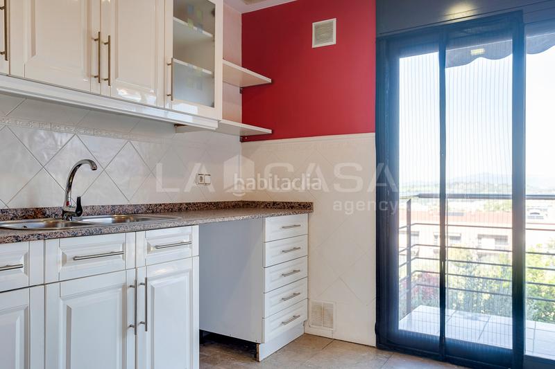 Foto 402cf74e-62b4-47f7-8f3d-c8ecc45045c6. Semi detached house with heating parking in Font Verda Granollers