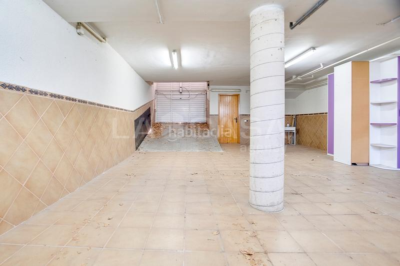 Foto 40554f92-a7b3-429d-9f8a-1b359c81a2ae. Semi detached house with heating parking in Font Verda Granollers