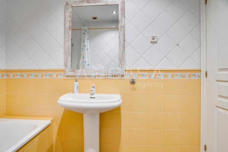 Foto 45006f4b-0679-4bf5-b0c7-21a70d9b5a04. Semi detached house with heating parking in Font Verda Granollers