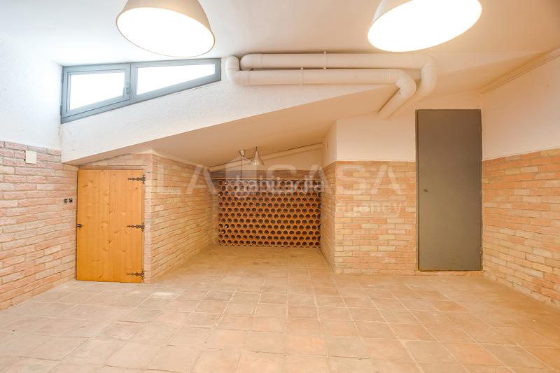Foto 5c00e3d4-2681-4ffd-b0e1-71e67c622d69. Semi detached house with heating parking in Font Verda Granollers