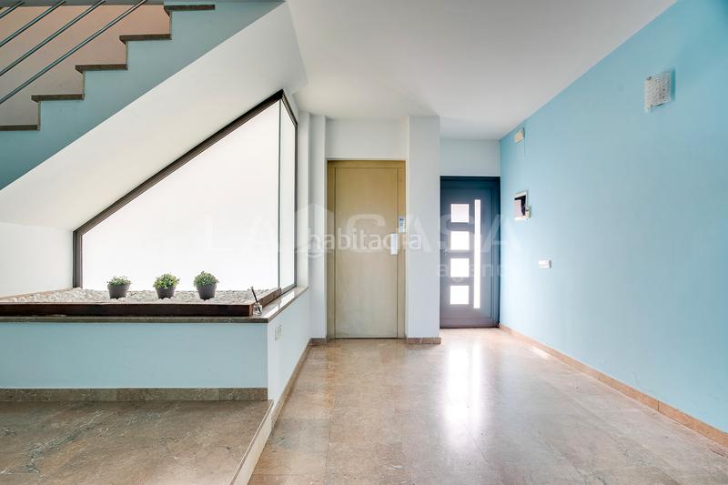 Foto 6347d18b-f89a-4889-8454-52cc122e6335. Semi detached house with heating parking in Font Verda Granollers