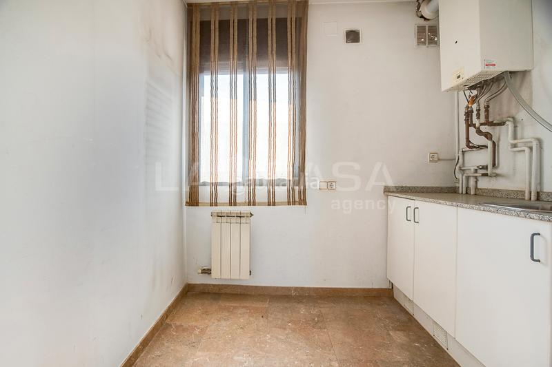Foto 6395c2a4-b310-4287-b04b-7676f99e6850. Semi detached house with heating parking in Font Verda Granollers