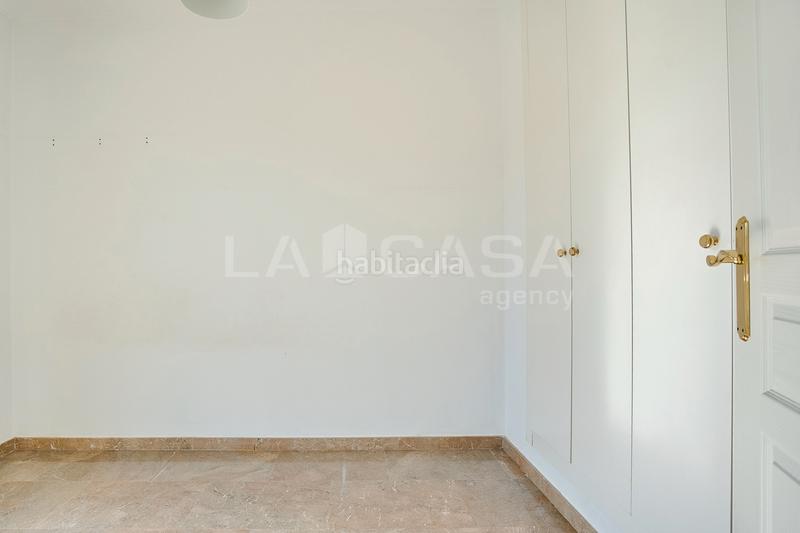 Foto 6eed17ea-b674-43e4-a15b-2fddc375f106. Semi detached house with heating parking in Font Verda Granollers
