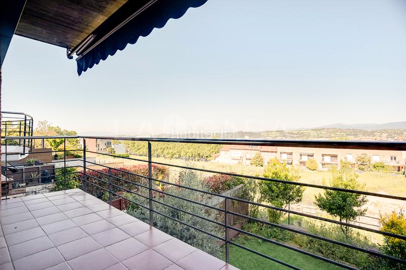 Foto 752f3d49-b2fe-4a3a-845e-1fa676075c0c. Semi detached house with heating parking in Font Verda Granollers