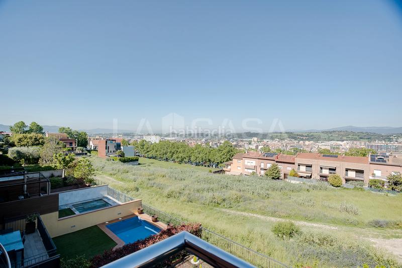 Foto 77156377-e616-4ab4-a251-60902c18ba6e. Semi detached house with heating parking in Font Verda Granollers