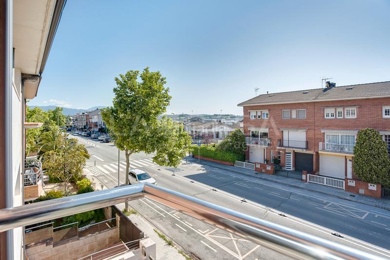 Foto 79c65c31-0fdf-4fab-94ad-a236c46ef649. Semi detached house with heating parking in Font Verda Granollers