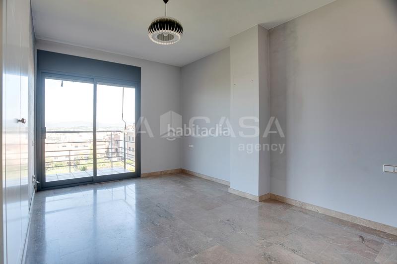 Foto 7dc55d59-909d-4af2-bf5c-1b9924caf384. Semi detached house with heating parking in Font Verda Granollers