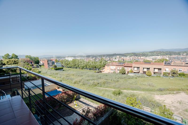 Foto 87f8c1cb-1a20-419c-8f0e-0234495dd55b. Semi detached house with heating parking in Font Verda Granollers