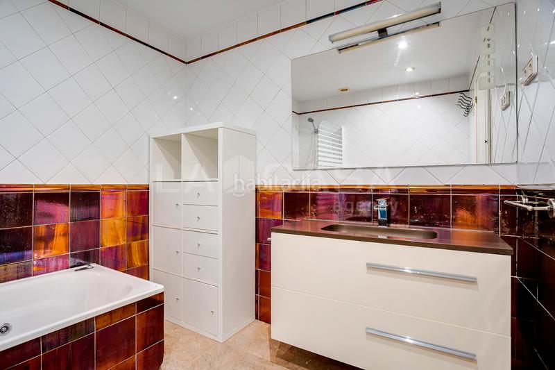 Foto b07a4f28-b364-474c-984e-ed24a4f53692. Semi detached house with heating parking in Font Verda Granollers