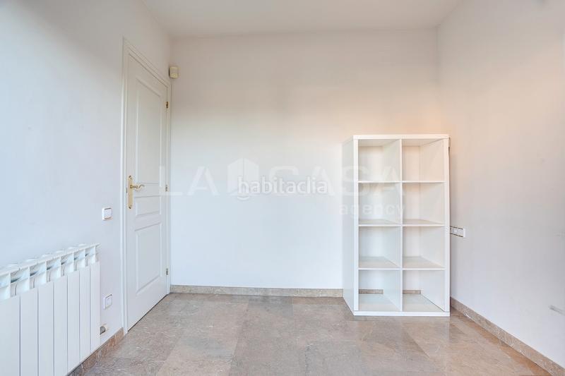 Foto b34e3746-036c-42ea-987c-3d0e340f2bb4. Semi detached house with heating parking in Font Verda Granollers