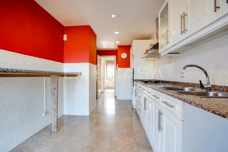 Foto e47c0605-5893-4f6d-a793-5c438c776042. Semi detached house with heating parking in Font Verda Granollers