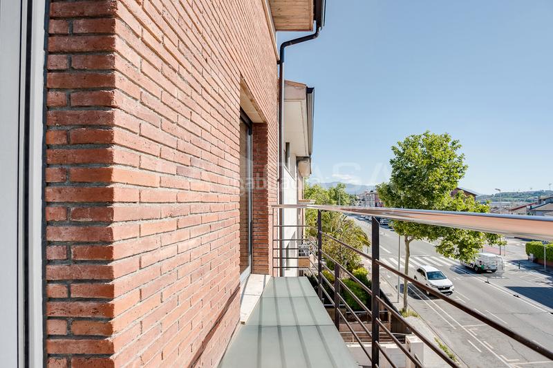 Foto eb066e04-55c4-4508-9173-57003a91f14e. Semi detached house with heating parking in Font Verda Granollers