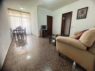 Pis  Avinguda de josep tarradellas i joan. Amplio piso de 4 habitaciones listo para entrar a vivir en sant