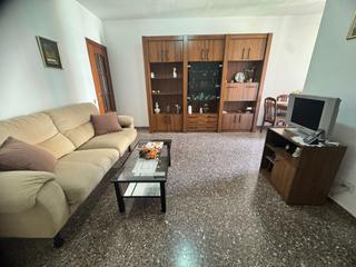 Pis  Avinguda de josep tarradellas i joan. Amplio piso de 4 habitaciones listo para entrar a vivir en sant
