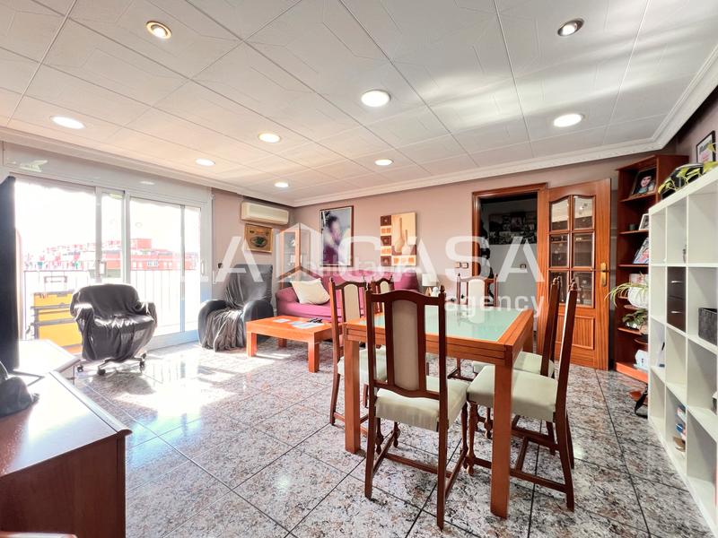 Foto 548a78dc-ebd2-4b45-9e15-b10892789cf6. Appartement avec chauffage dans Llefià Badalona