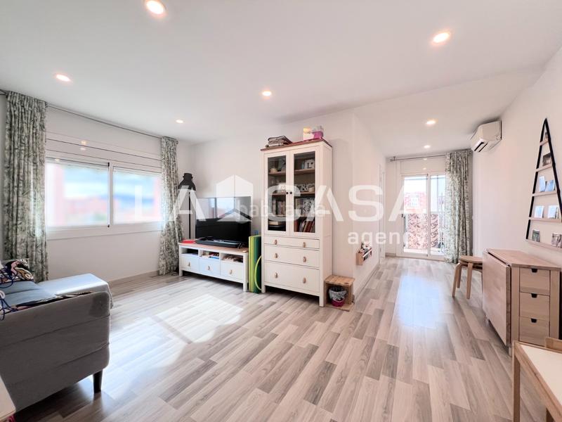 Foto 0770d2d8-a342-4a10-9fc8-16cd3dc318e0. Appartement dans Llefià Badalona