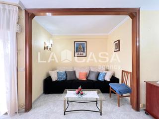 Etagenwohnung in Llefià