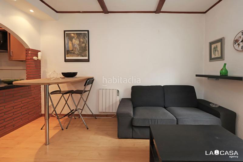 Foto f80569e8-f953-4d22-8f5d-dde0f5aeca3c. Flat with heating in Sant Antoni Barcelona