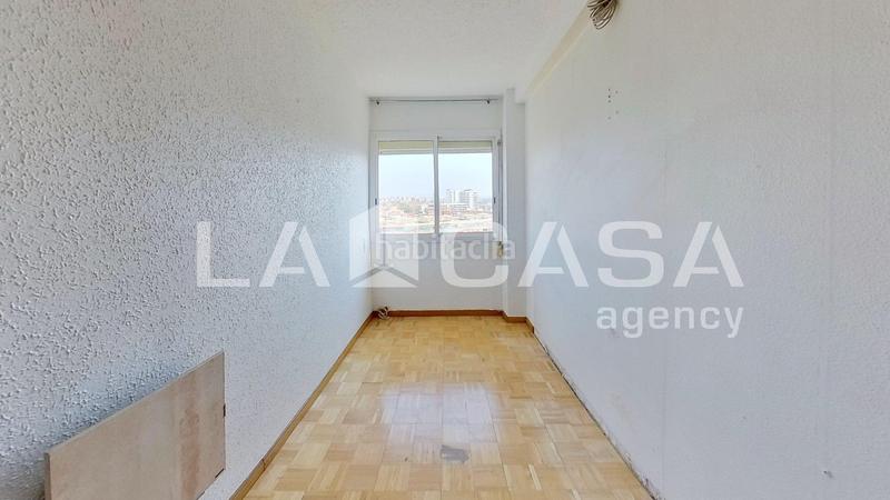 Foto cd6dead0-9287-48e4-8728-1429d7f0b58d. Piso en La Verneda - La Pau Barcelona