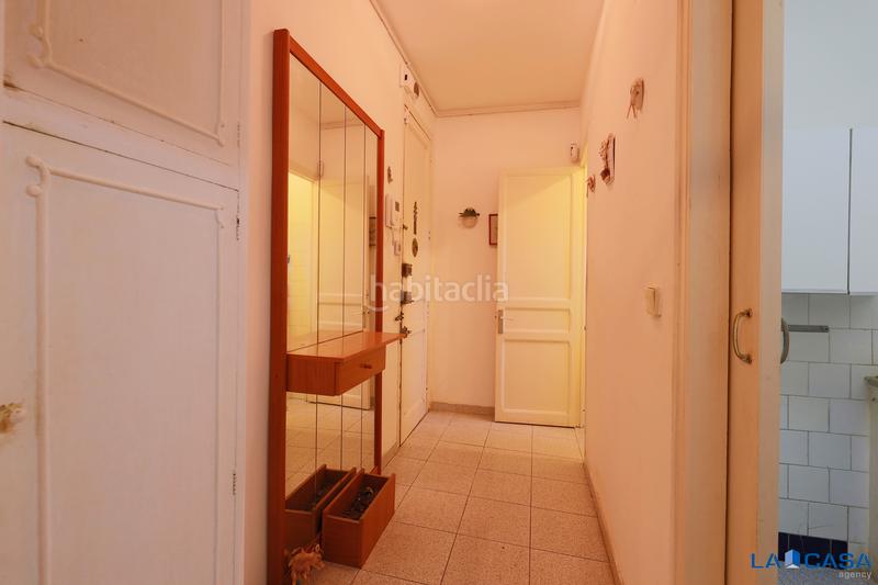 Foto f7d8845a-33d7-4f0a-8076-6eb212f4b44c. Piso en Sants Barcelona