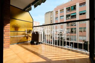 Etagenwohnung in Carrer de l'Escultor Ordóñez