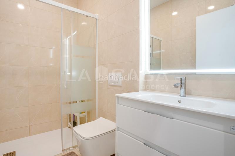 Foto bfd74ea8-61fe-4976-80e7-b7b79b5d2a16. Ground floor with parking in La Salut Badalona