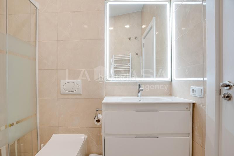 Foto f4cc70f0-07e3-4c44-978f-63248faa8552. Ground floor with parking in La Salut Badalona