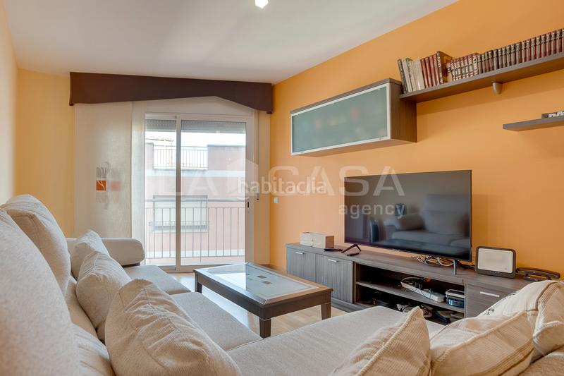 Foto e8d5ef59-ab0c-4f63-9aa6-8ef16326c04d. Flat with heating parking in Fondo Santa Coloma de Gramenet