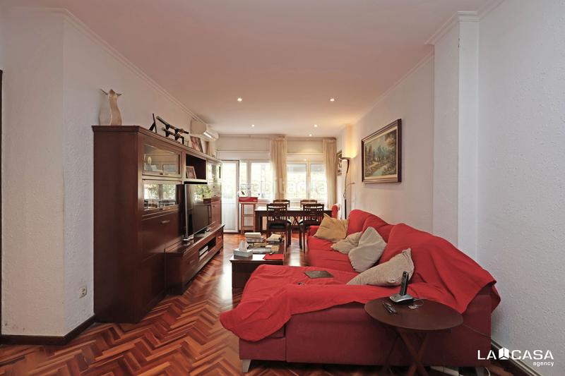 Foto 8cc8c1e6-dcb3-4211-ac2b-aa46c18597a0. Flat with heating parking in Sant Antoni Barcelona