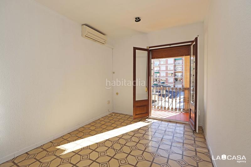 Foto 547022cc-e3b8-44e6-9bb0-26b3338e3e2a. Piso en Sant Antoni Barcelona