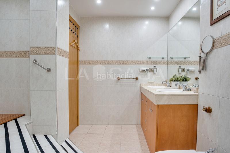 Foto 5db27817-d420-4c7d-82ab-b44b8b150c02. Flat with heating parking pool in Font Verda Granollers