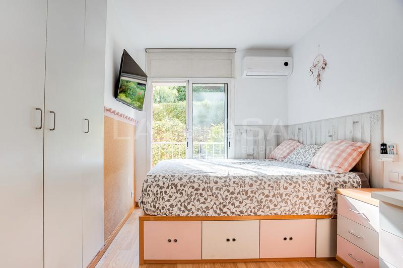 Foto d92d32c2-3536-4c4d-8501-5fadf646679a. Flat with heating parking pool in Font Verda Granollers