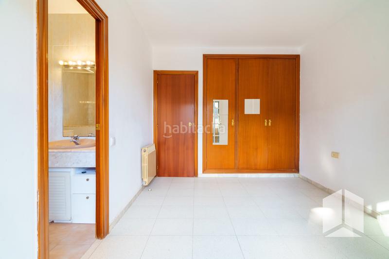 Foto 809ea67f-e3fb-46b9-90c3-4589b16de4bb. Casa adossada amb calefacció aparcament piscina a Castelldefels