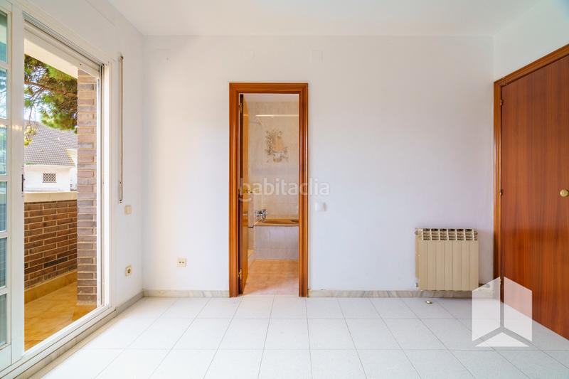 Foto a4fe8485-8fed-47bc-9be4-b37059849a42. Maison jumelée avec chauffage parking piscine dans La Pineda Castelldefels