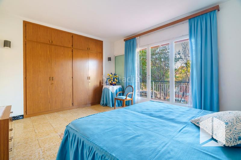 Foto e49f2d7f-9f4c-4f25-8f37-9594047256f0. House with parking in Lluminetes Castelldefels