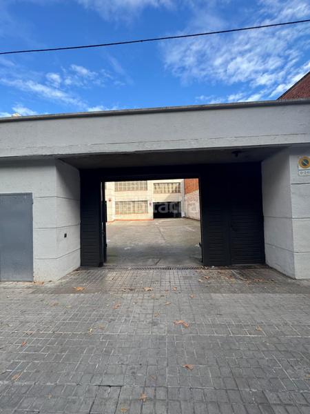 Foto c2779b02-766a-4be4-867e-1d1ed3b4cfc8. Parking coche en La Verneda - La Pau Barcelona