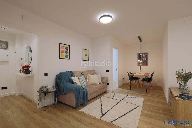 Foto 09938f4f-3d48-4be2-bab7-34a86dfa72f3. Planta baixa a Hostafrancs Barcelona