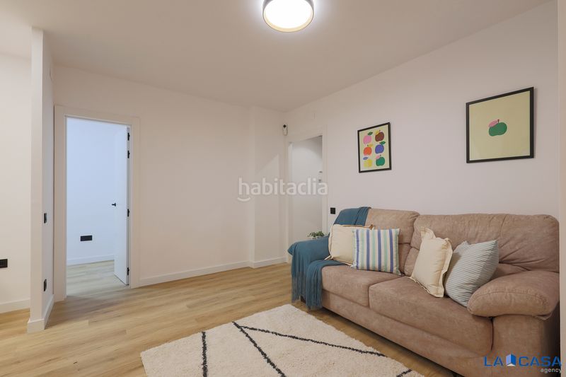 Foto 10d6dbf2-7e5e-455a-93e5-1cafc2a04246. Planta baixa a Hostafrancs Barcelona