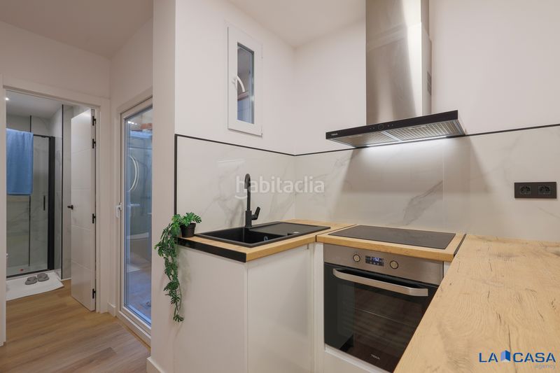 Foto 1d1b8740-10aa-437e-974f-d5b48ceede3f. Planta baixa a Hostafrancs Barcelona