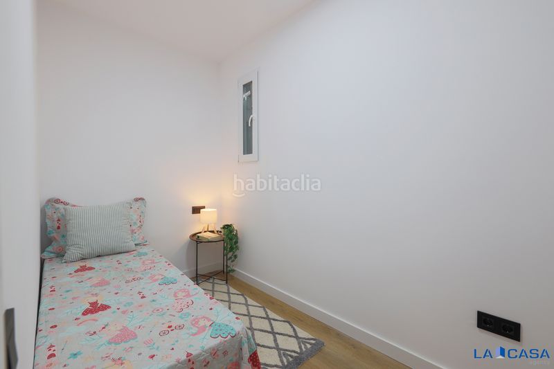 Foto afca734b-ef33-4d4f-8fc1-e2a31ae3c72b. Planta baixa a Hostafrancs Barcelona