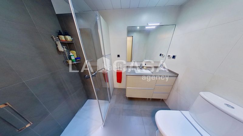 Foto 0ed90913-fff4-42ef-af9d-5bdd8b8f192f. Piso oportunidad luminosa! vivienda en perfecto estado con balcón y orientación nortesur en Barcelona