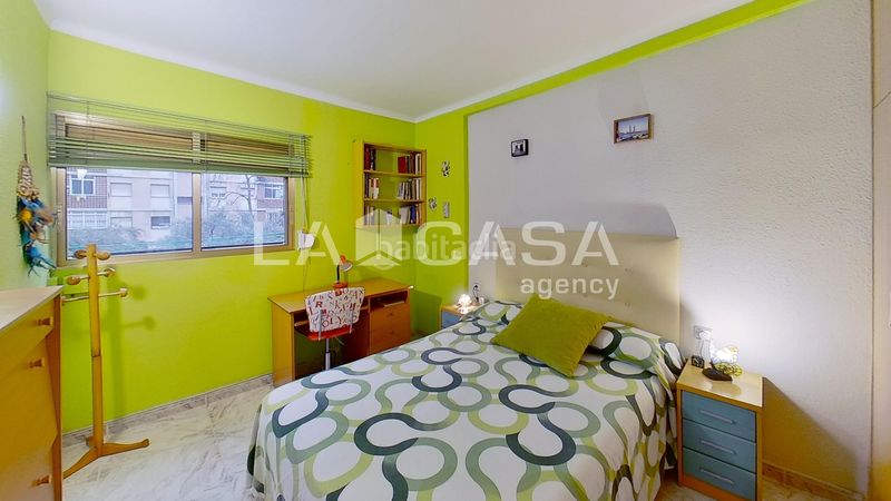 Foto b67cd619-2e9a-4dde-b861-09cbe2fe5fc8. Piso oportunidad luminosa! vivienda en perfecto estado con balcón y orientación nortesur en Barcelona