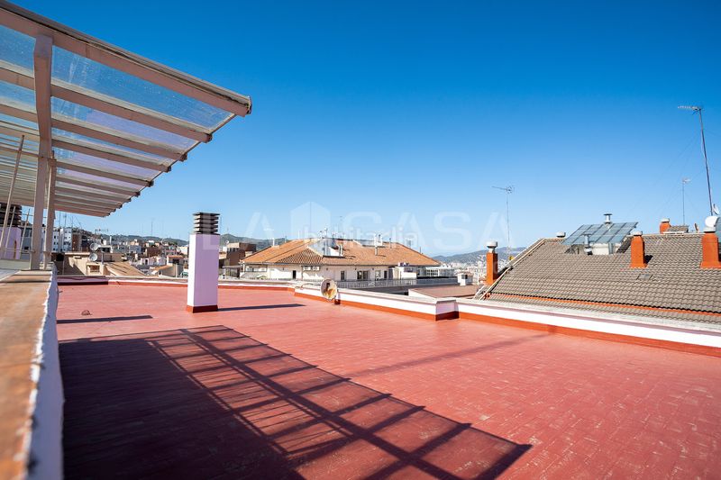 Foto 229f7ec2-8c7b-4b3f-8f92-3e75275aeeda. Pis a Guinardó Barcelona