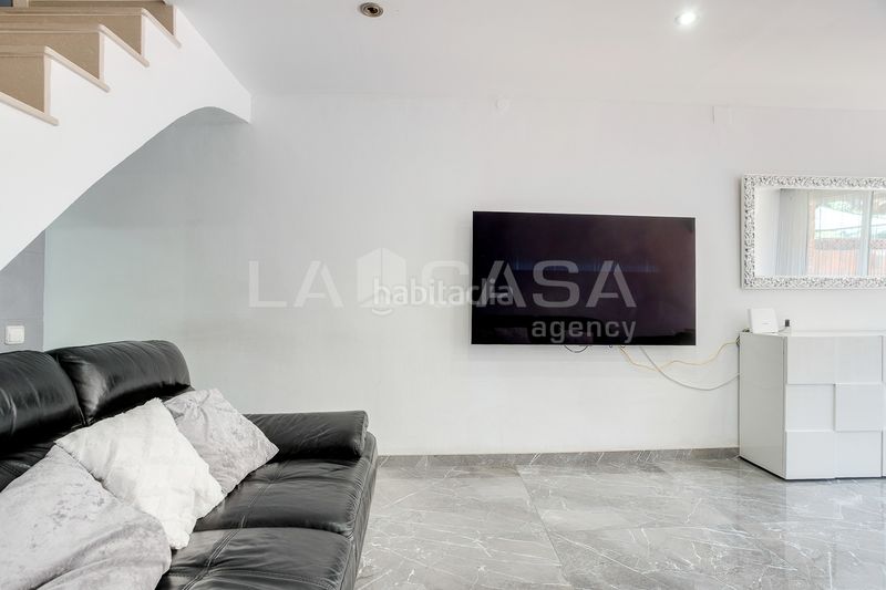 Foto 9a5eb26d-afdb-4827-b75a-7b43563ddba1. Casa adossada amb calefacció aparcament a Besòs - Maresme Barcelona