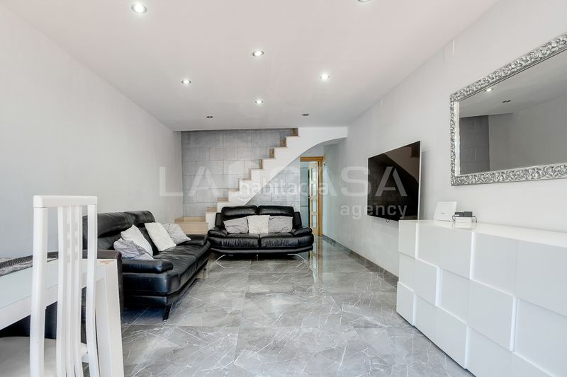 Foto bdb1aeb8-ed20-4b3c-9e9c-4503b34addc1. Casa adossada amb calefacció aparcament a Besòs - Maresme Barcelona