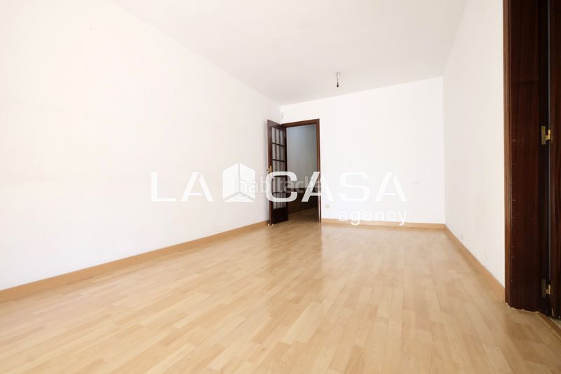 Foto 0b65b187-4dc6-4245-90d9-6d7e076169ea. Pis a Vilapicina - Torre Llobeta Barcelona